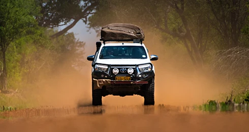 Namibian yksityiset opastetut safarimatkat saattueessa Heavy Offroad Kaokolandin reitti