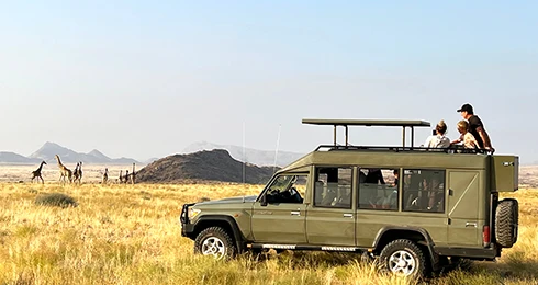 Safari pidennetyssä Landcruiserissa Namibiassa